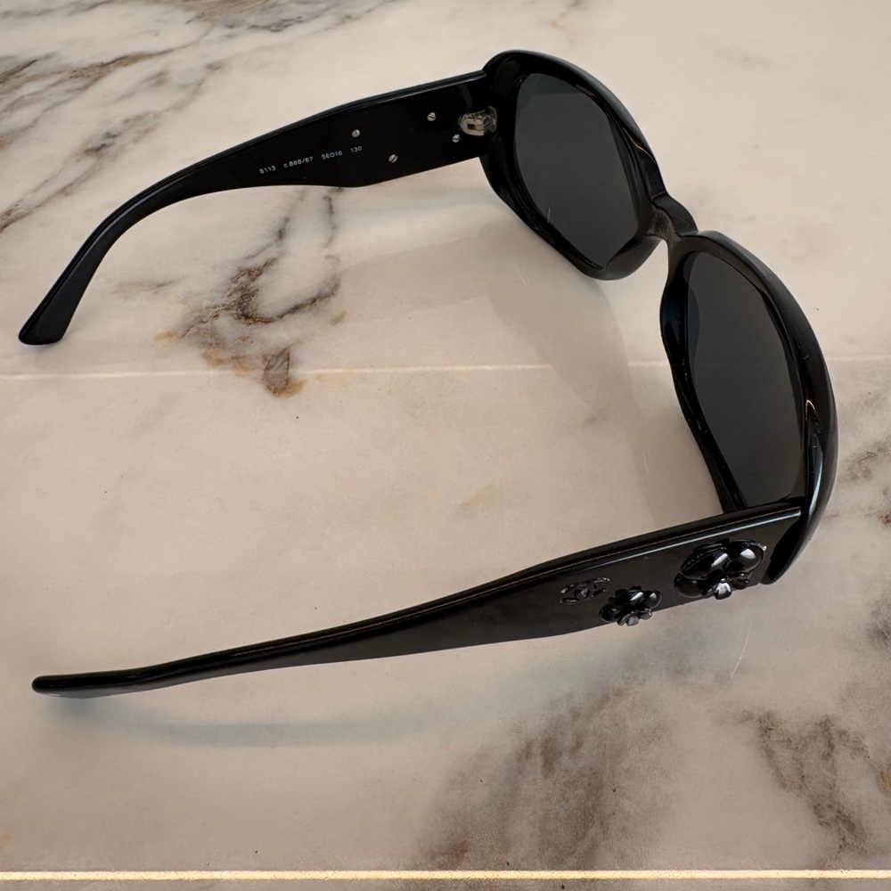 CHANEL 5113 Camellia Black Sunglasses CC Logo Floral Detail Vintage - Picture 9 of 13